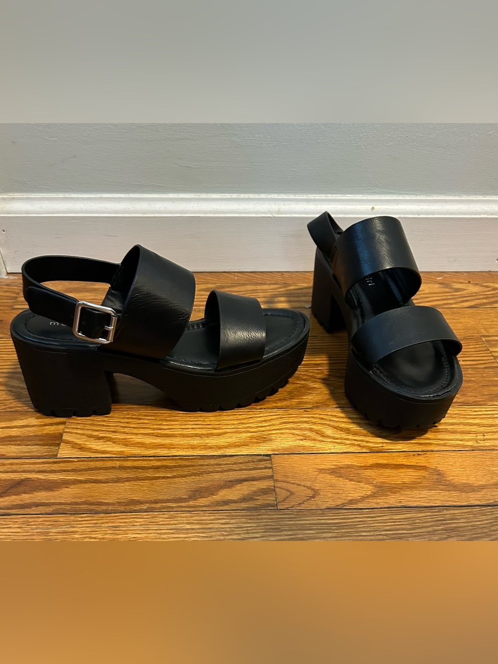 Madden Girl Chunky Black pleather platform sandals with adjustable buckle size 7
